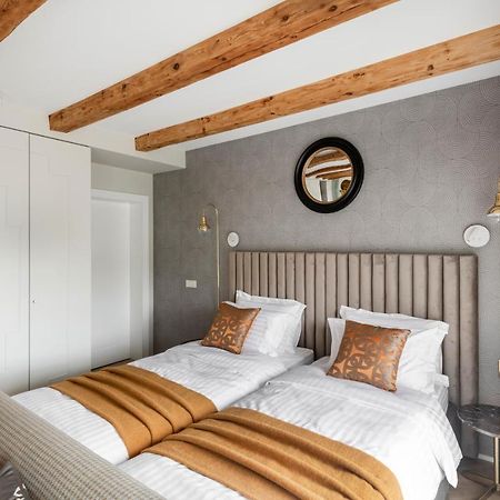 Suite With Private Bathroom At Three Bedroom Interwar Villa Grabyte With Daily Spaces To Share By Pine Forest On The Bank Of The River- 8Min By Car From Old Town Kaunas Esterno foto