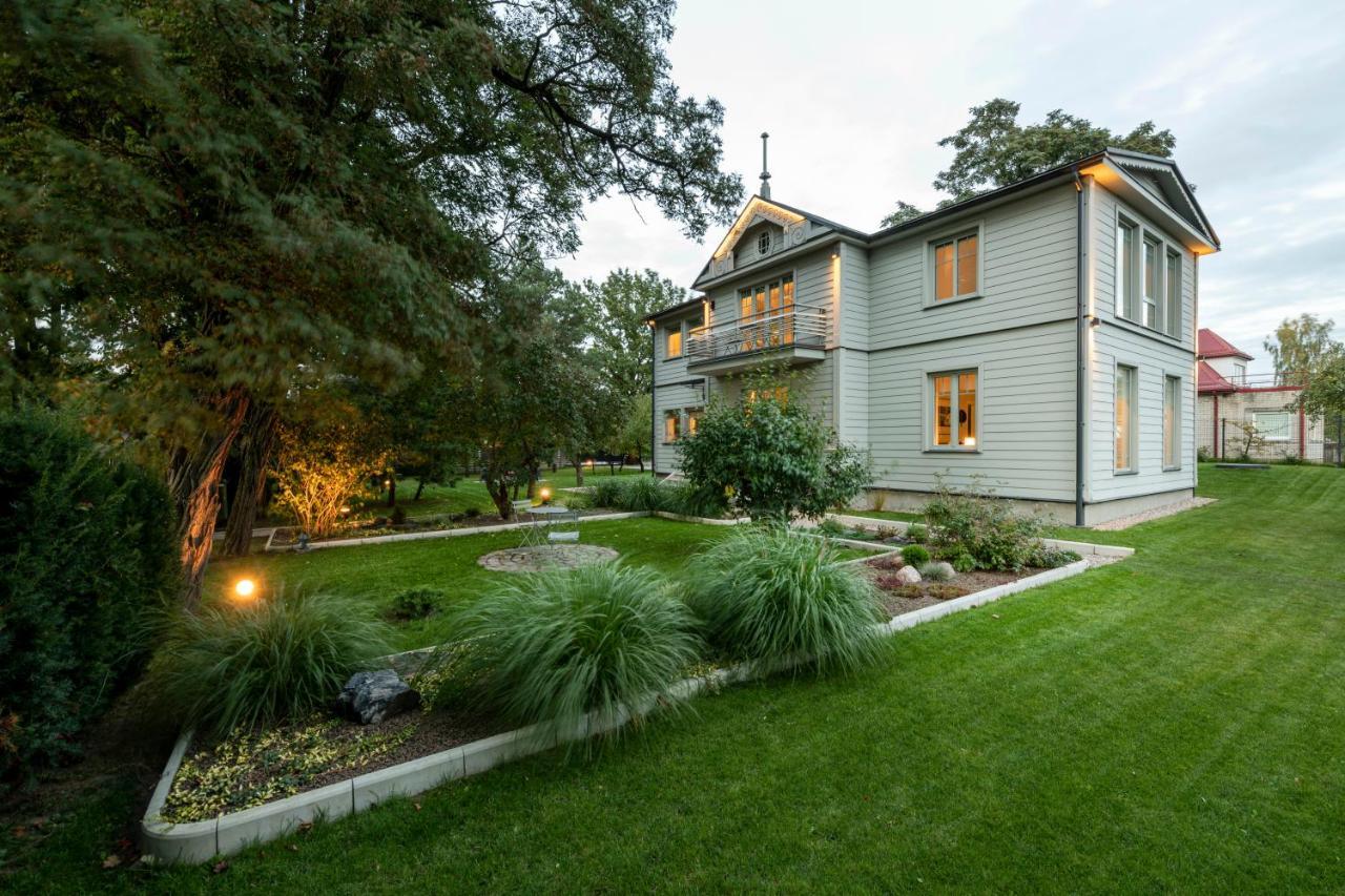 Suite With Private Bathroom At Three Bedroom Interwar Villa Grabyte With Daily Spaces To Share By Pine Forest On The Bank Of The River- 8Min By Car From Old Town Kaunas Esterno foto