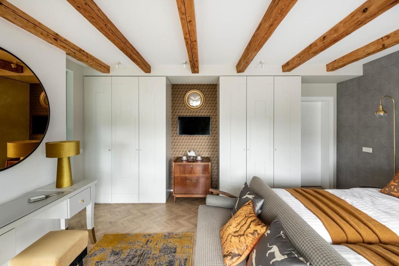 Suite With Private Bathroom At Three Bedroom Interwar Villa Grabyte With Daily Spaces To Share By Pine Forest On The Bank Of The River- 8Min By Car From Old Town Kaunas Esterno foto