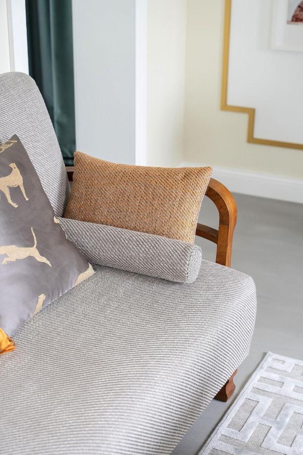 Suite With Private Bathroom At Three Bedroom Interwar Villa Grabyte With Daily Spaces To Share By Pine Forest On The Bank Of The River- 8Min By Car From Old Town Kaunas Esterno foto