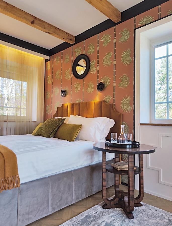 Suite With Private Bathroom At Three Bedroom Interwar Villa Grabyte With Daily Spaces To Share By Pine Forest On The Bank Of The River- 8Min By Car From Old Town Kaunas Esterno foto